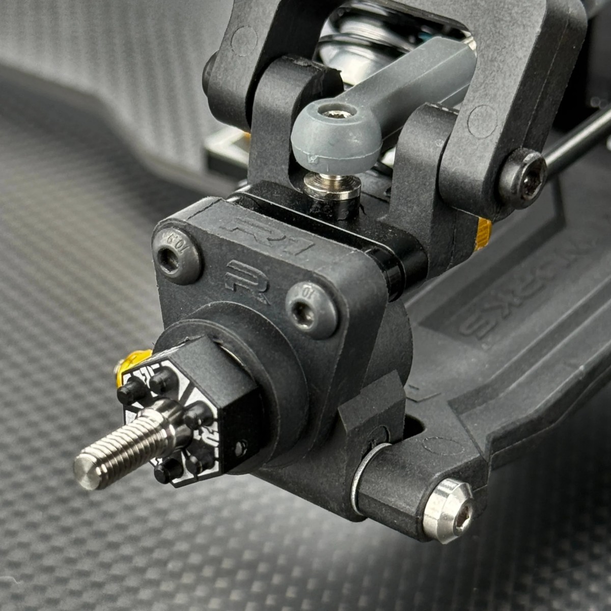 R1 Wurks - Titanium ultra-lightweight rear CVA axles - pr (R1 DC1 or DC1.2) - Image 2