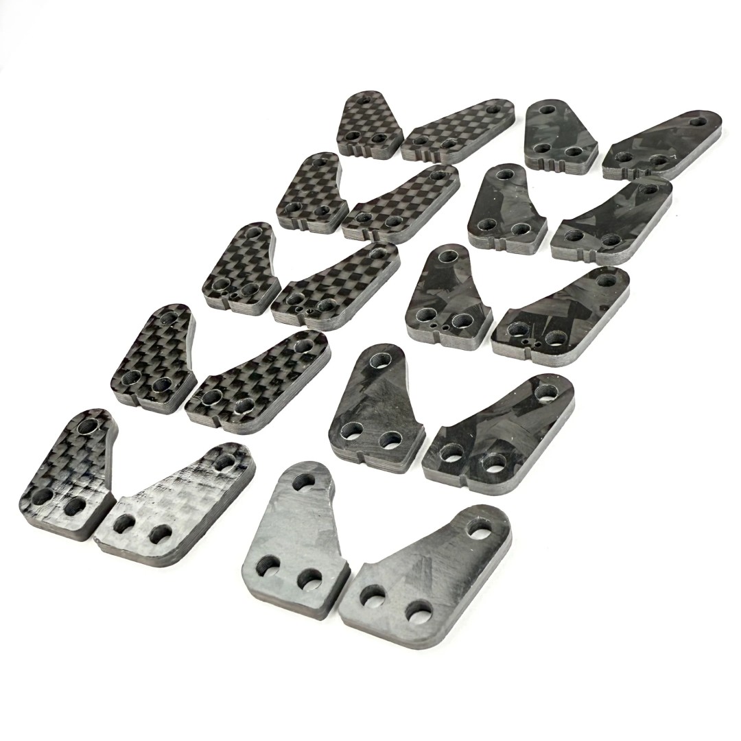 R1 Wurks – Carbon fibre steering ackerman plates – +0mm High Traction (AE B84) - Image 2
