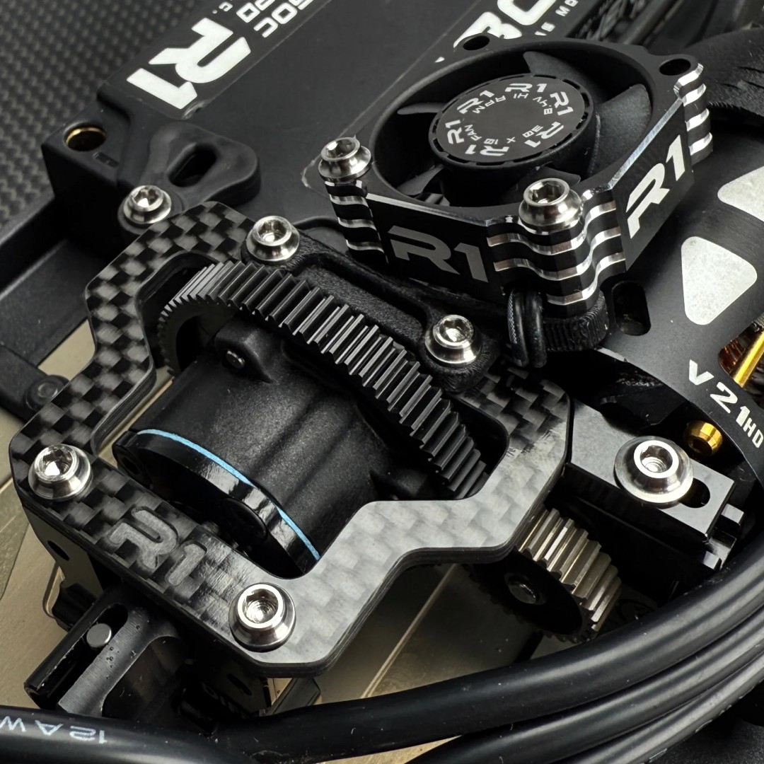 R1 Wurks – Carbon fibre centre bulkhead brace – fits centre diff (AE B84) - Image 5