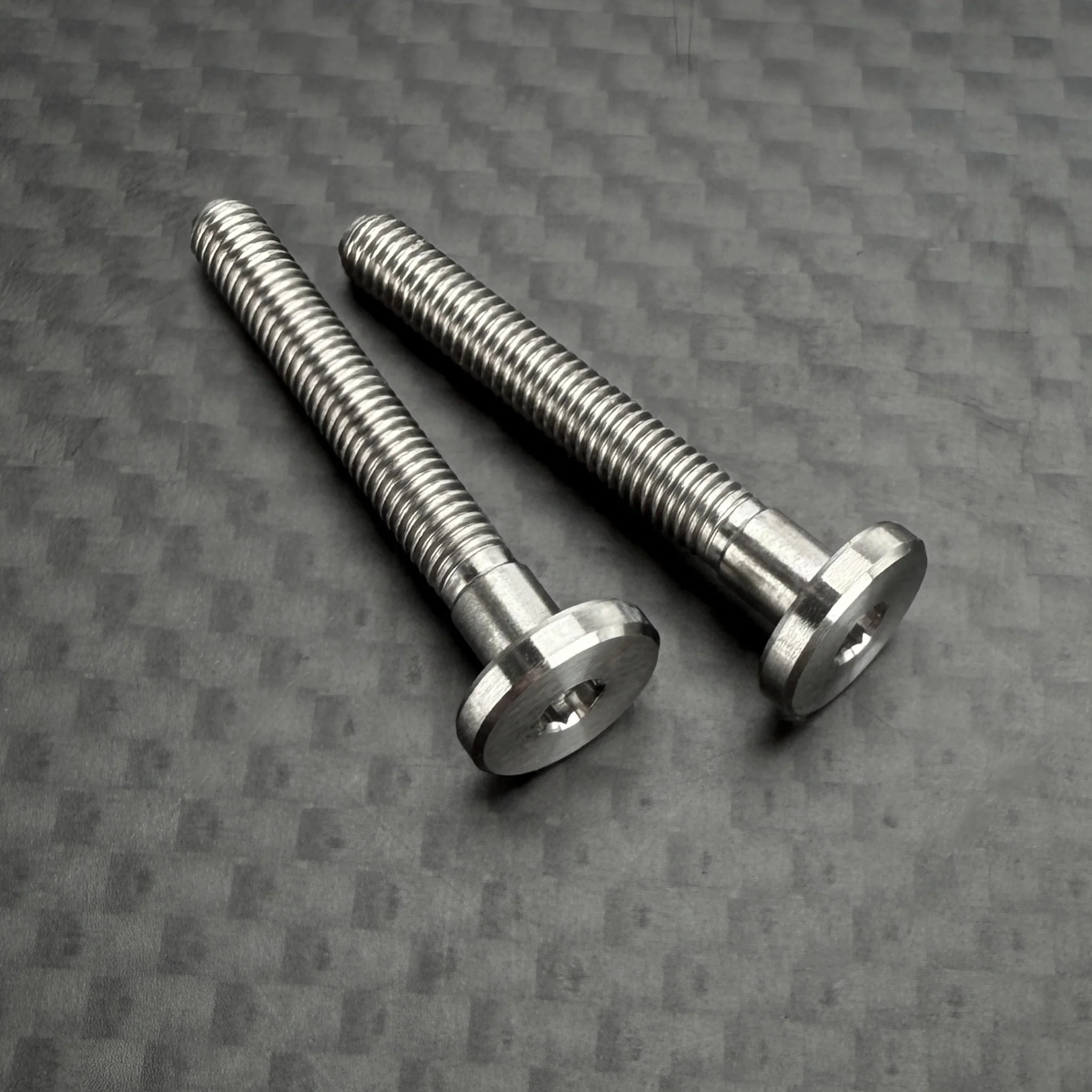 R1 Wurks – Titanium M3 x 22mm Low Profile Upper Shock Mount Button Head screws (2 pcs)