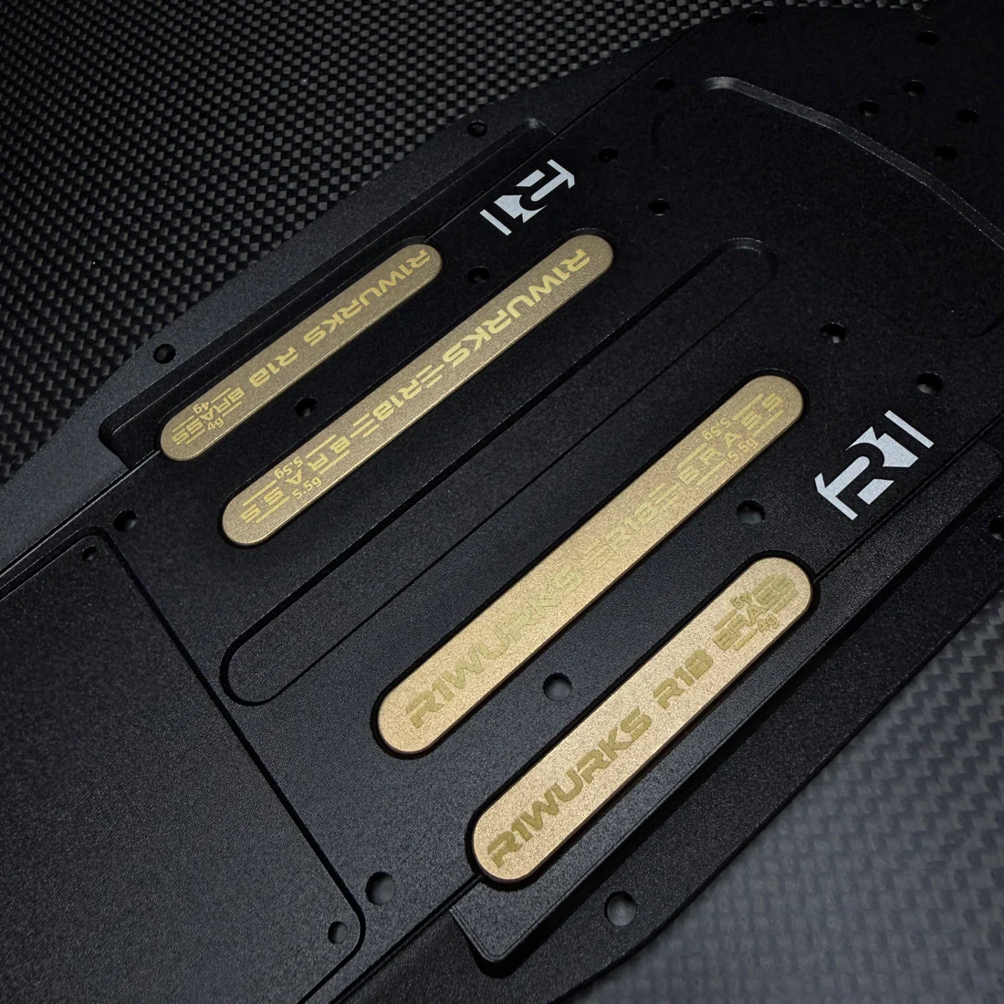 R1 Wurks - Brass chassis weights - long inner - 5.5g each - pr (R1B) - Image 2
