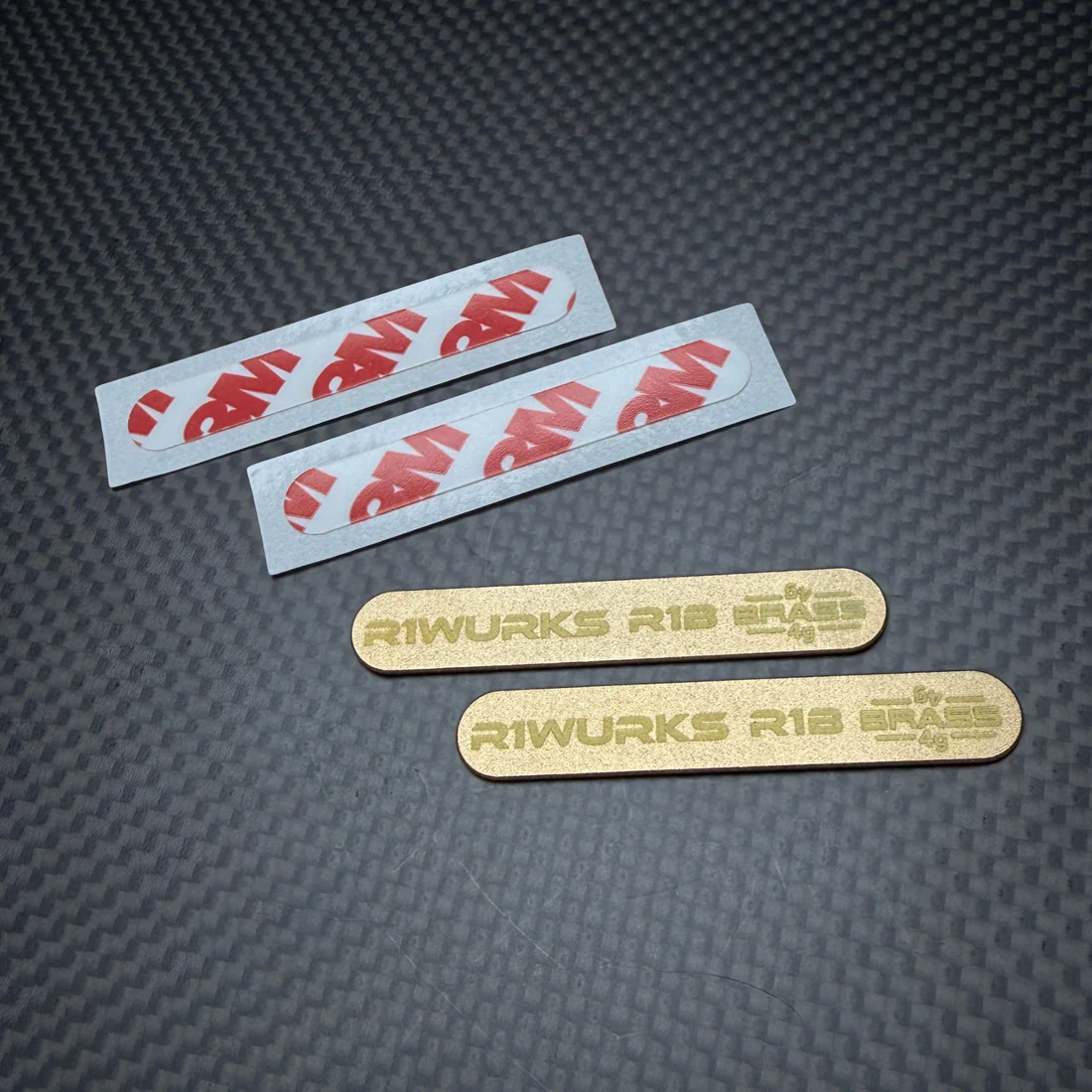 R1 Wurks - Brass chassis weights - short outer - 4g each - pr (R1B)
