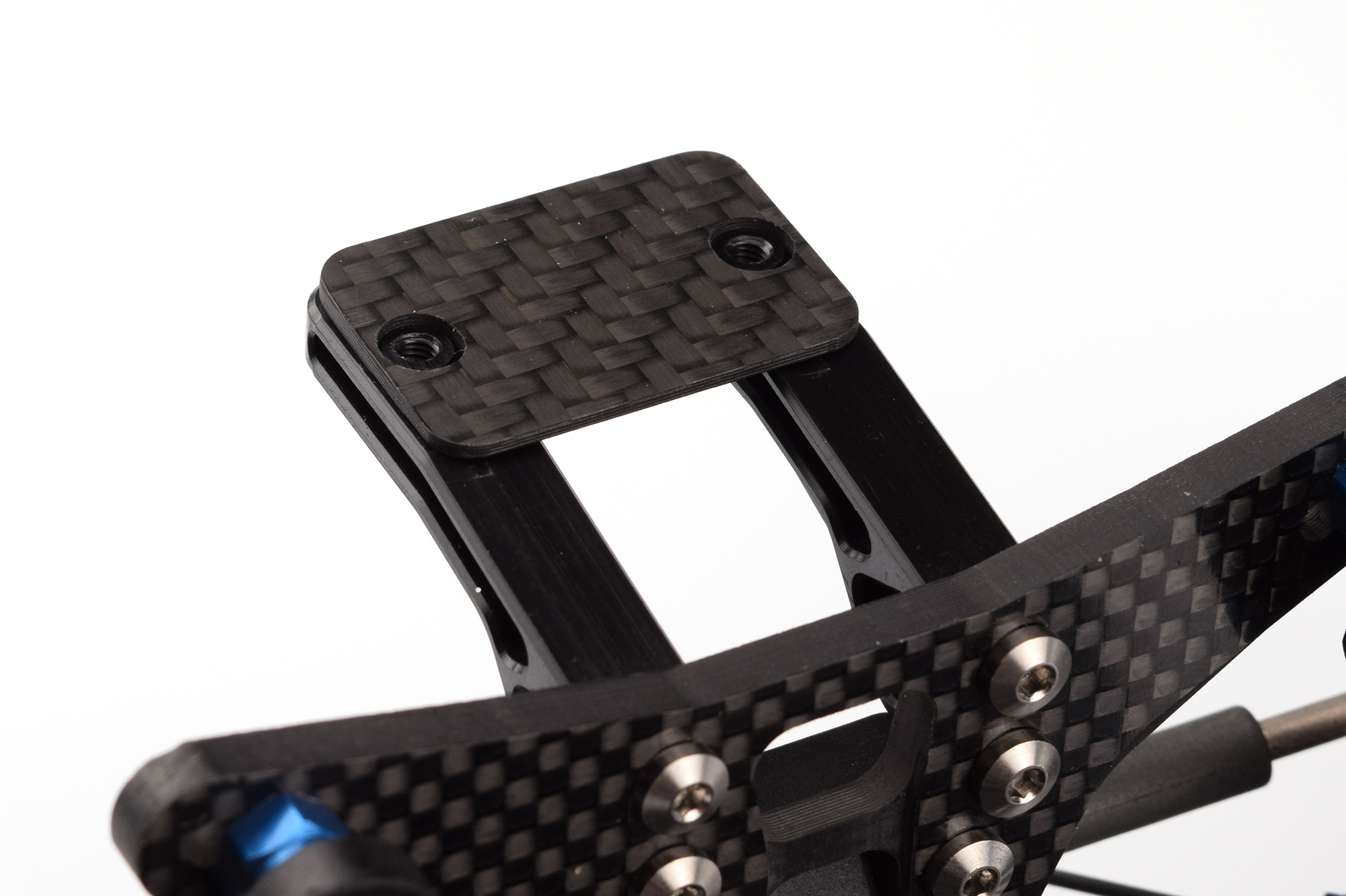 Lowered -5mm POM LCG wing mount with carbon shim (Associated B6.1, B6.2 or B6.3)
