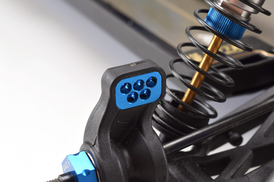 Blue aluminium rear hub link inserts - pair (Associated B6 or B6D)